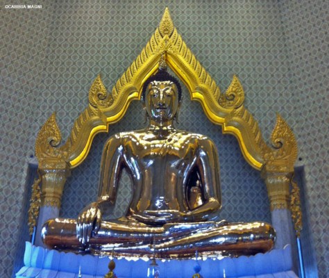 bhumisparsa mudra golden buddha