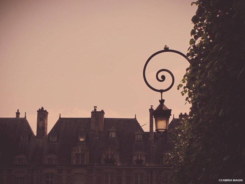 Place des Vosges, Paris. Cabiria Magni