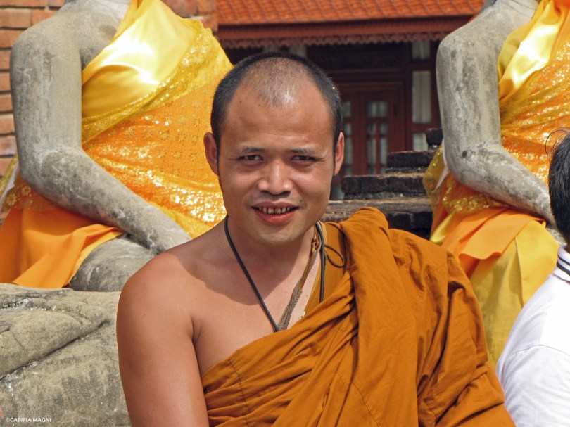 Ayutthaya, monaco al Wat Yai Chai Mongkol. Thailandia, Cabiria Magni