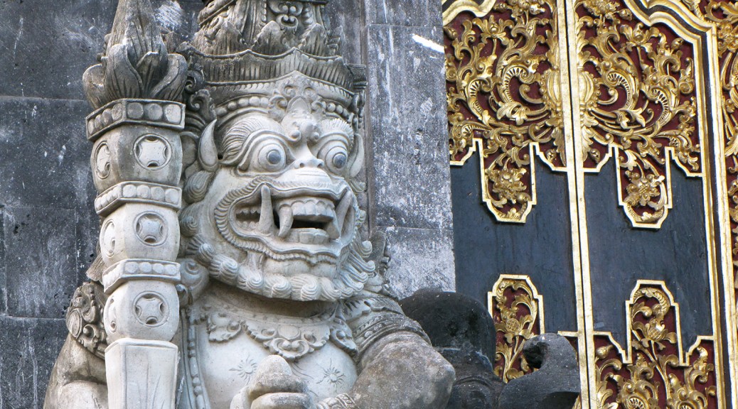 Demoni al Pura Goa Lawah, Bali. Cabiria Magni