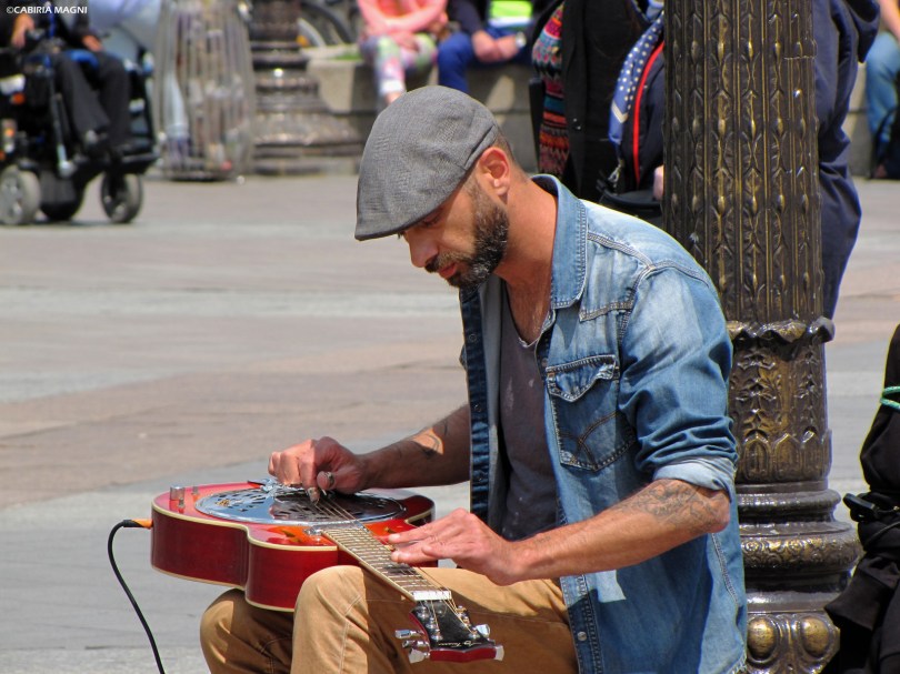 C'è chi la suona così