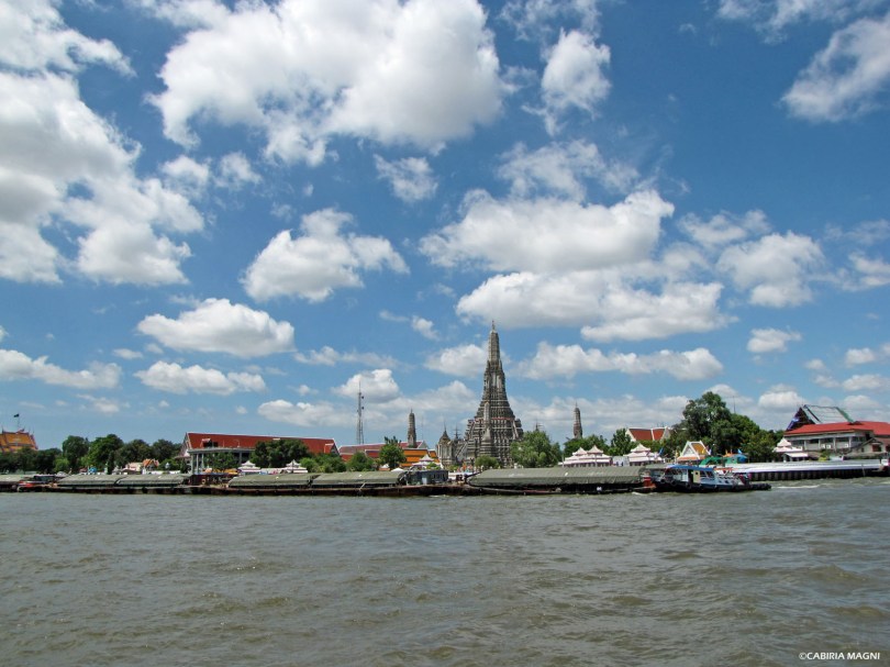 Il Wat Arun visto dal Chao Praya. Bangkok Cabiria Magni