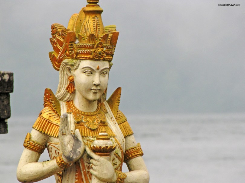 Divinità al Pura Ulun Danu Bratan, Bali