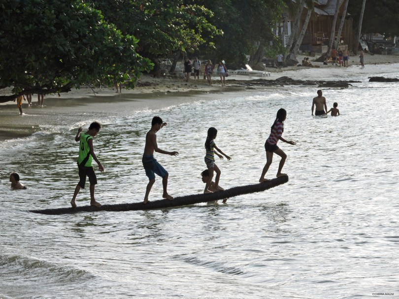 Las Cabañas, giochi sulla spiaggia, Filippine