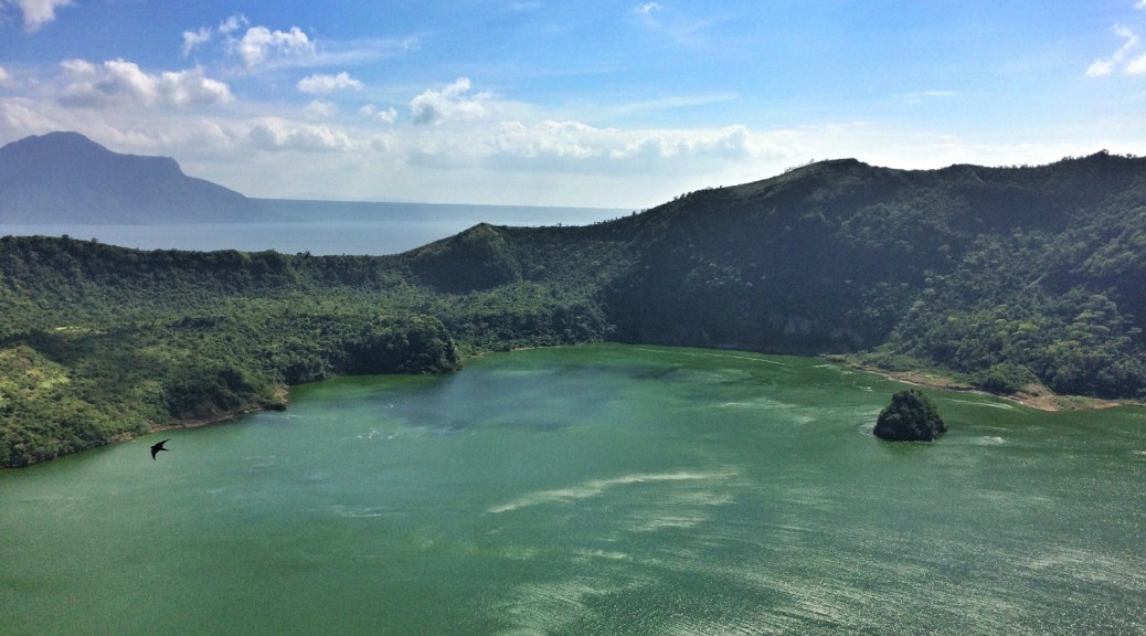 Il lago nel cratere del vulcano Taal. Filippine