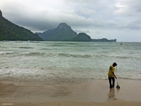 El Nido: giochi sul bagnasciuga, Cabiria Magni, Filippine