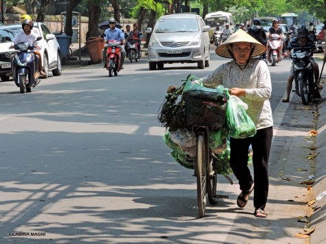 Per le strade di Hanoi. Vietnam, Cabiria Magni