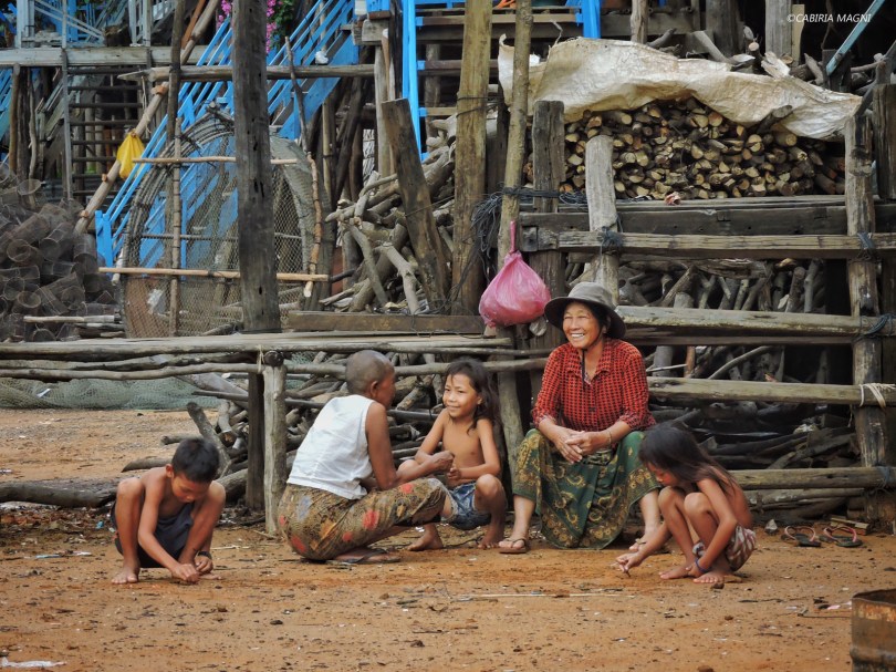 Kampong Phluk, scene di vita quotidiana. Cabiria Magni