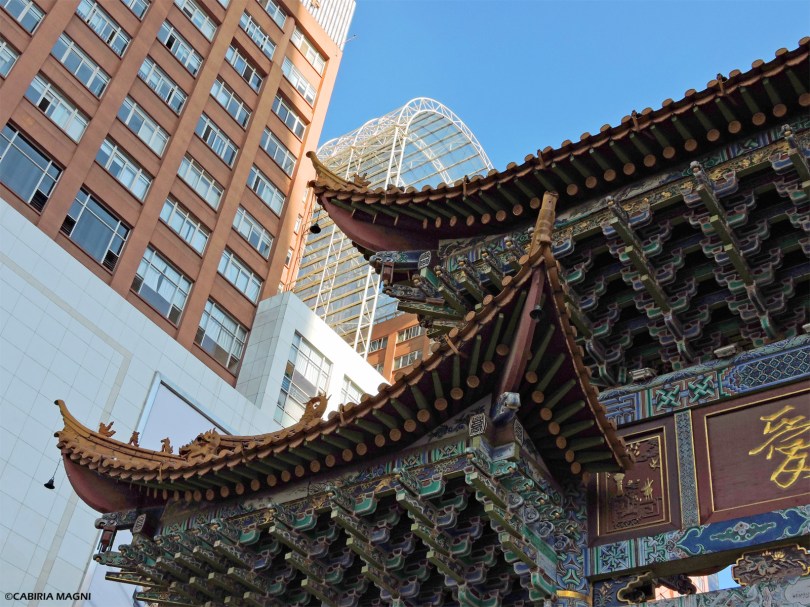 La porta di Zengyi Lu road. Cabiria Magni