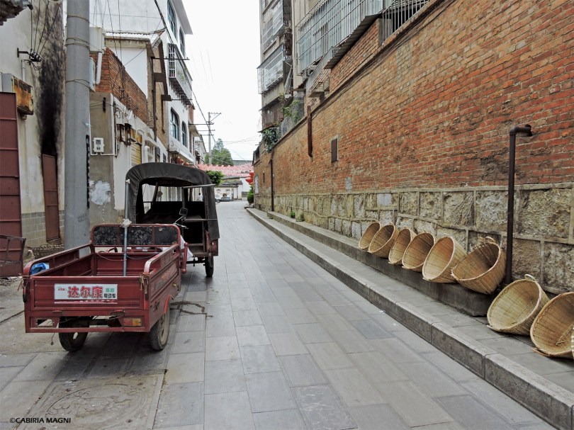 Per le vie di Jianshui. Cabiria Magni