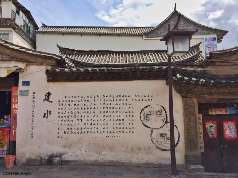 Ideogrammi per le strade di Jianshui. Cabiria Magni