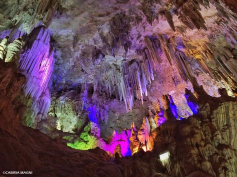 I colori psichedelici delle grotte delle rondini, Jianshui. Cabiria Magni