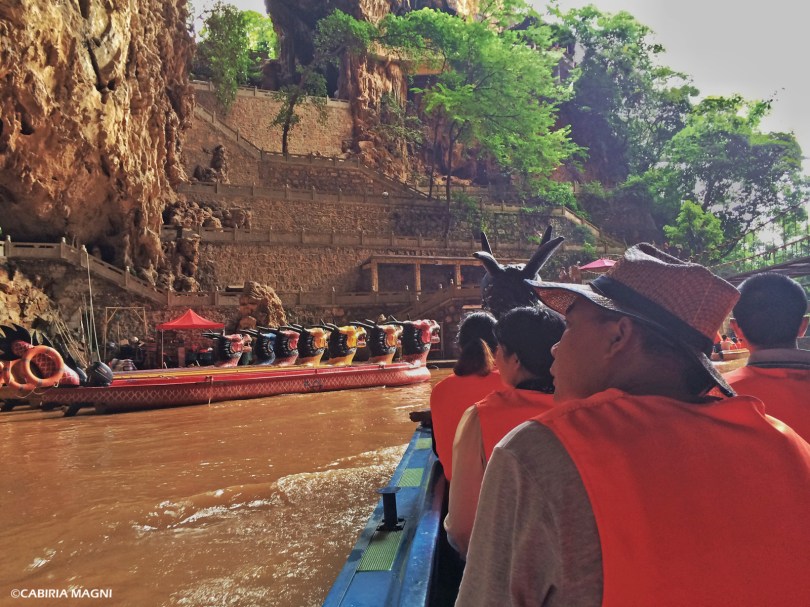 Imbarcazione nella grotta delle rondini, Jianshui. Cabiria Magni