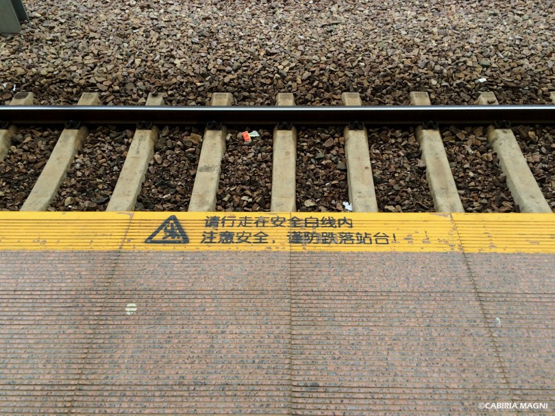 La stazione dei treni di Jianshui, binario. Cabiria Magni