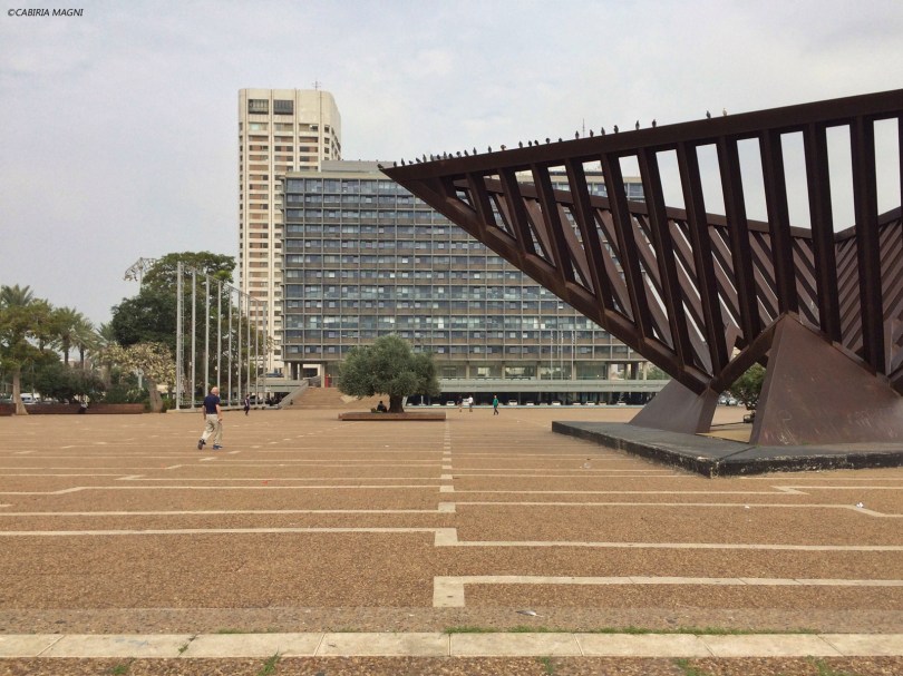 Piazza Rabin: memoriale e city hall. Cabiria Magni, Israele