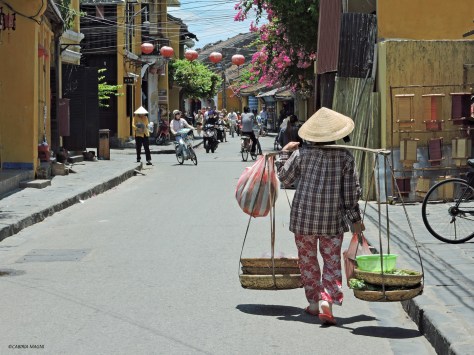 Per le strade di Hoi An. Cabiria Magni, Vietnam