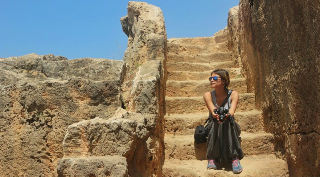 Questa sono io, alle tombe dei re di Paphos (foto di Raffaele). Cipro