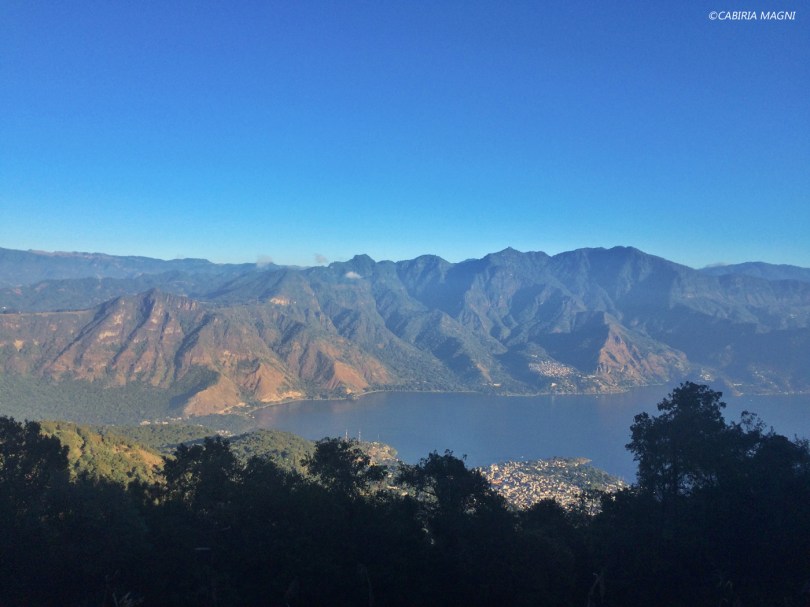 Scorcio del lago Atitlan dal vulcano San Pedro. Cabiria Magni, Guatemala