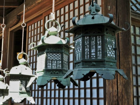 Lanterne di bronzo al Kasuga Taisha, Nara. Cabiria Magni, Giappone