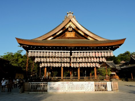 Il santuario Yasaka-jinja poco prima del tramonto. Kyoto, Cabiria Magni